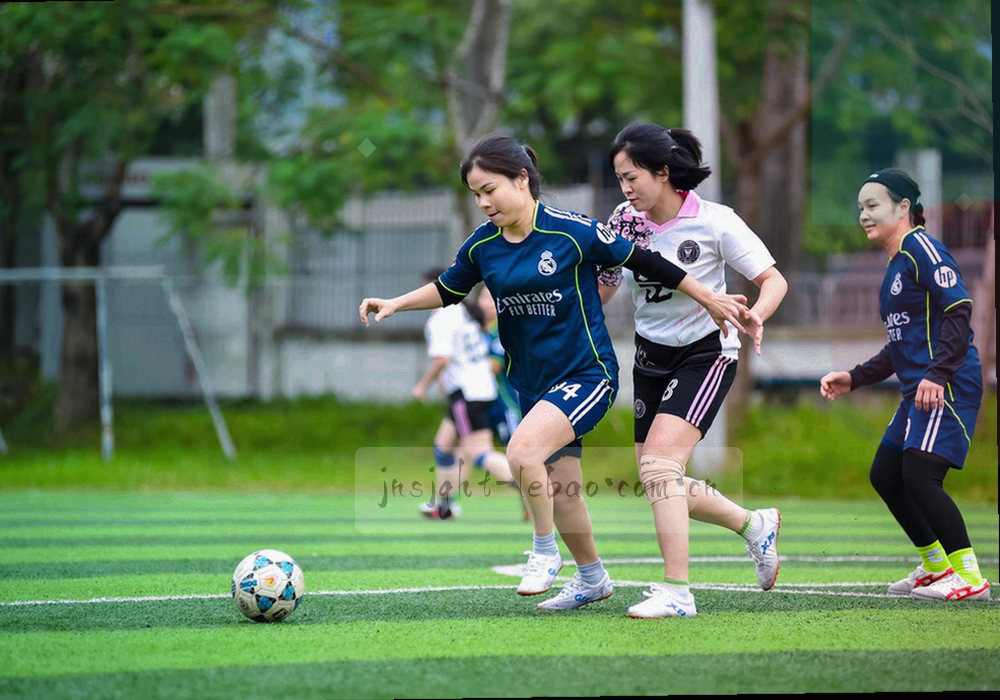 抽象数据流线条与表格网格，冷灰底配青色节点